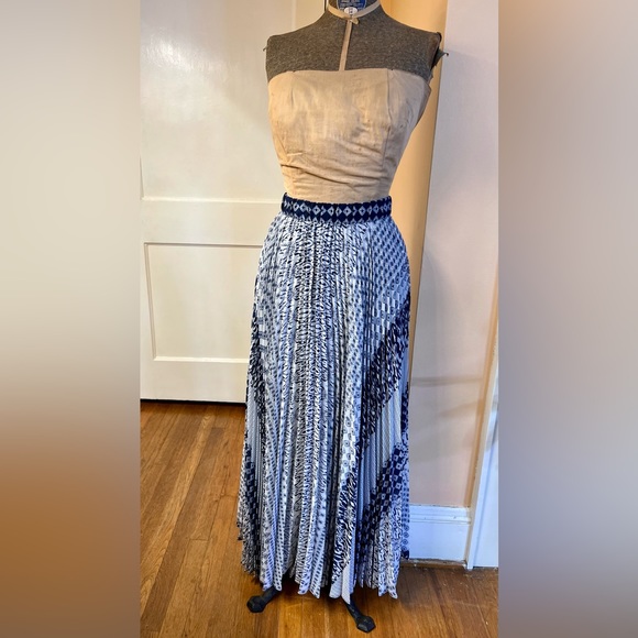 Chicos Size 0 Pleated Accordian Geo Print Maxi Skirt - Picture 4 of 5
